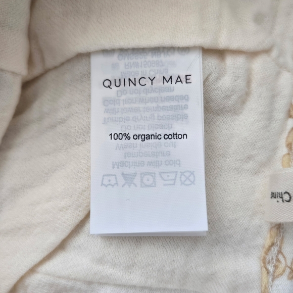 Quincy Mae Bunny Bonnet in Dahlia. Size 0-3 M. New.Featuring the sweetest flop - Picture 6 of 9